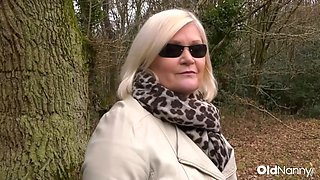 Passionate Mature Lesbian Licks Sexy MILF Pussy