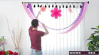Promiscuous Diana Grace's momsteachsex scene