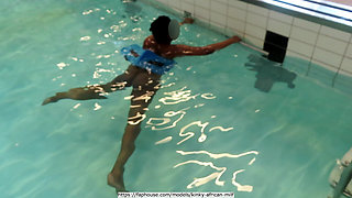 Flashing in the Second Hand Shop 01 & Learning to Swim, Lesson 02