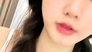 Amateur Webcam Cute Teen Plays Solo