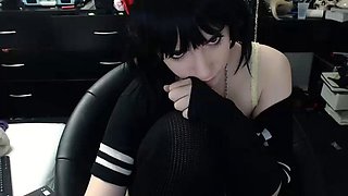 Amateur Webcam Teen Flashes Masturbates