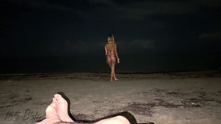 I Meet a Stranger on the Beach and We End up Having Sex at His Hotel