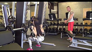 HOT FIT BABE GET FUCK IN DP ON THE GYM - MR-DEADPOOL