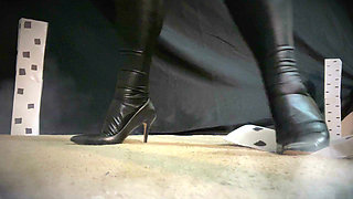 Giantess Dominates and Destroys City