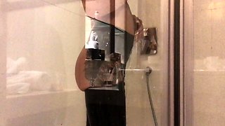 Hot Brunette Amateur Takes Ass Cumshot