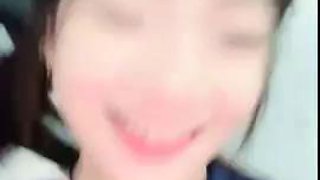What a slutty little girl, she shows her face and shows her temptation, reveals her slutty tits for her wolf friends, and shows her vibrator with vibrator stuffed into her pussy close-up display, sharing live video of being trained to the wolf friends