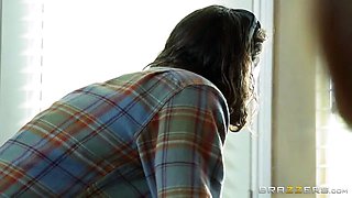 Brazzers - Dirty milf Diamond Foxx fucks step brother