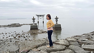 Outdoor Exposure in Ultra-low-rise Jeans