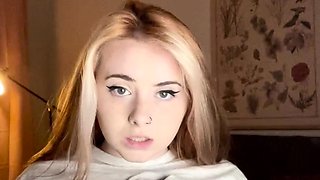 Amateur Blonde Teen Plays Solo with Toy Webcam Porn