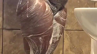 Wshing My Body Stimulating My Clit with Shower Head
