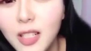 Chinese girl talking about sex experience on cam