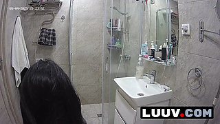 LUUV. Alice films his preparation for the first date after a argument