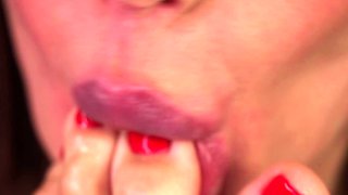 Vicky Love and Angelica Heart scissoring and licking