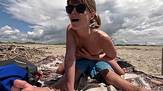 Sultry beach date hookup with AlmaSol