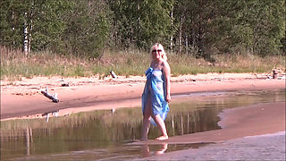 Golden Rain 61-pee in Nature