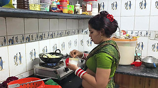 Bihari Hot Saree Wali Bhabhi Fucking with Her Devar in Kitchen Room