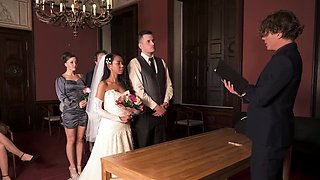 Couple starts fucking in front of the guests after ceremony
