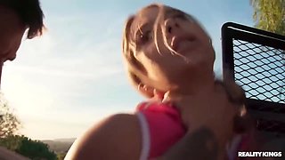 Sex Hungry Summer Vixen At Trimmed Pussy Action
