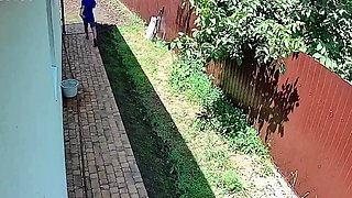 Der vollbusige Teenager erwischte BFs Schwanz im Freien!