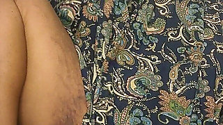 Arabian Stepmom Trying to Squirt in Her Bedroom