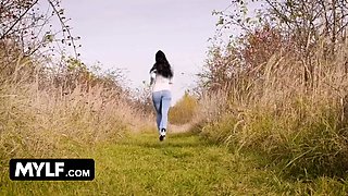 Handsome czech cougar Lexi Dona enjoys staying in shape by seducing random strangers - momshoot