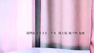 Big boob brunette masturbates on webcam