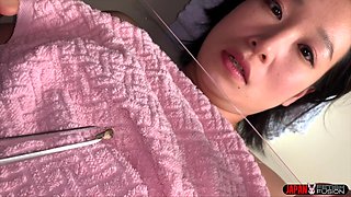 Oiled on the Table, Maiko Kobayashi Exposes Her Navel... and What Comes Out Smells Like Raw Fetish