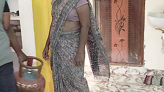 House Wife Fucks the Gas Cylinder Delivery Boy