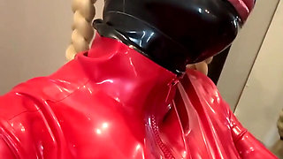 Quick Blowjob and Cumshot in Latex Outfit!