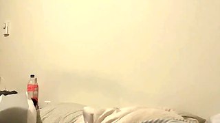 Pounding my wife pussy til she squirts