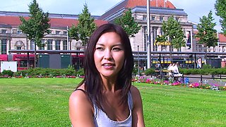 Brunette Amateur Sucks Stranger In Public Cash Stunt