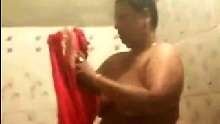 Desi Aunt spied on washing her chubby body