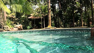 Independent Amateur teen blonde masturbating outdoor