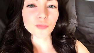 TheTinyFeetTreat - ASMR - Kissing Your Girlfriend