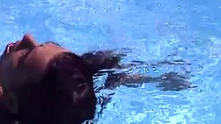 Glamour babe gets in the pool