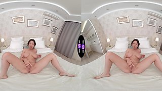 Teen Lola Bredly flaunts her big boobs in VR