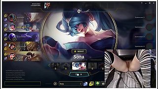 Im Back! Gamer Girl Playing Naked In Bed League Of Legends #20 Luna