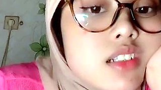 Baby icha live sambil pamer toge mulus putih
