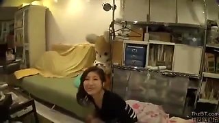 01008,A beautiful woman who feels