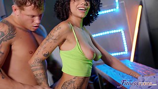 Mih Ninfetinha's Fiery Desire in an Ebony Gym Romance