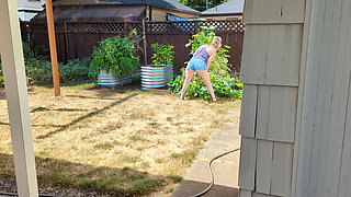 Rewarding My Neighbor with a Blowjob for Returning My Mail