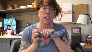 NSFW Review of the Night King Dildo by Uberrime
