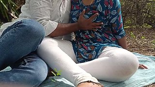 Inba Outdoor Fucking with Divorced Aunty - Hot Tamil Teacher Role Play