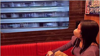 電車て制服姿の彼女と濃厚えっち こっそり触り合いなから丸見えセックスてイキすきる素人カッフル　日本人 コスフレ 手マン クンニ 立ちハック 連続絶頂 アクメ 野外露出 えむゆみカッフル