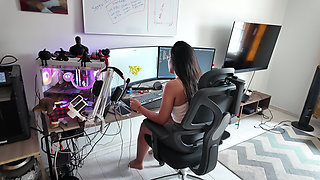 Hot Worker Gets Horny When She Sees Her Boss's Cock