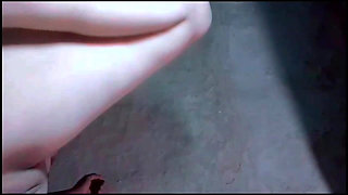 Desi pink hot girl village girl is pressing her boobs, she is releasing her pussy water with great passion, she is cooling down