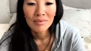 Webcam Asian camgirl testing brand new toy