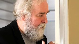 Stepsisters tasting family pussy