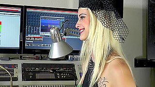 Hot Blonde Seduces Guy In Recording Studio And Got Her Pussy Fucked Hard