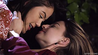 Picnic turns sapphic fuck and these tender beauties are so pretty